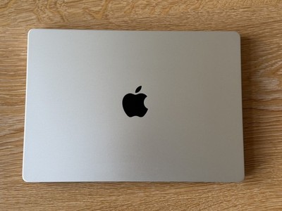 MacBook Pro M1 MAX / 14'' / 64GB / 2TB / 32 Core GPU / Batterie 174 Zyklen & 85%