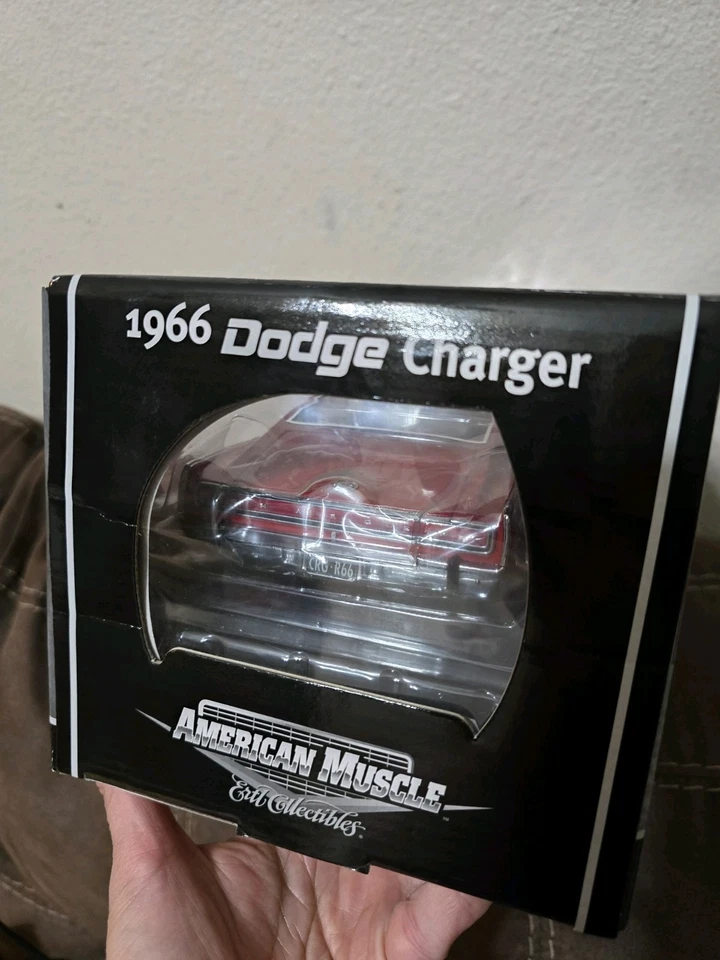 Dodge Charger RC2 ERTL American Muscle Authentics 1966 preto 1 18 - Imagem 3 de 4