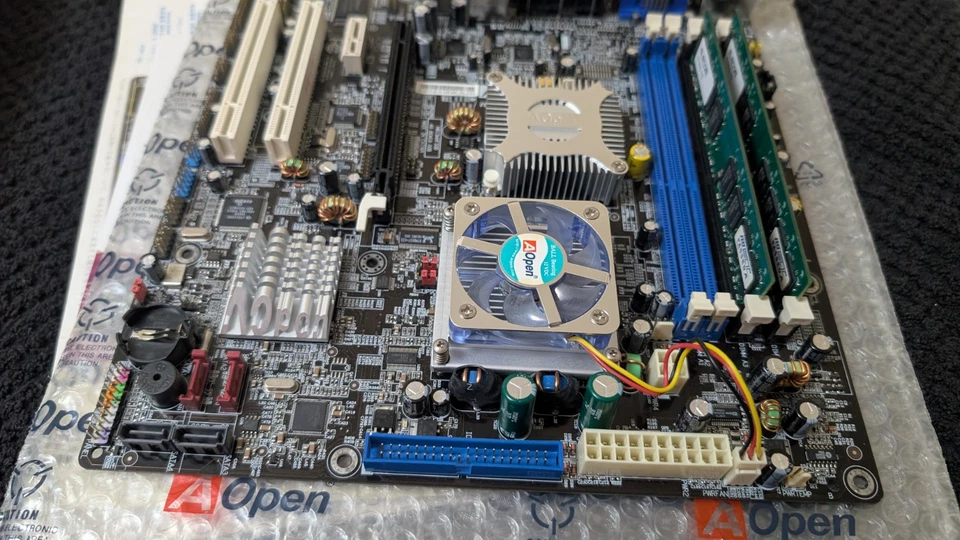 Aopen i915GMm-HFS Intel 915 Socket 479 Mobile Motherboard - Image 3 of 4
