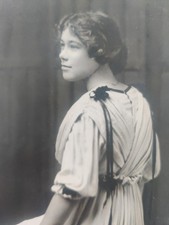 Antique Photo Young Woman Girl Beautiful Victorian Portrait