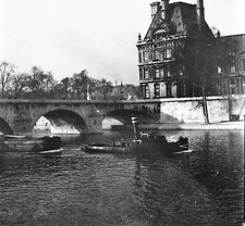 PARIS c. 1947 - Remorqueur Péniche Le Louvre  - Négatif 6 x 6 - N6 P61