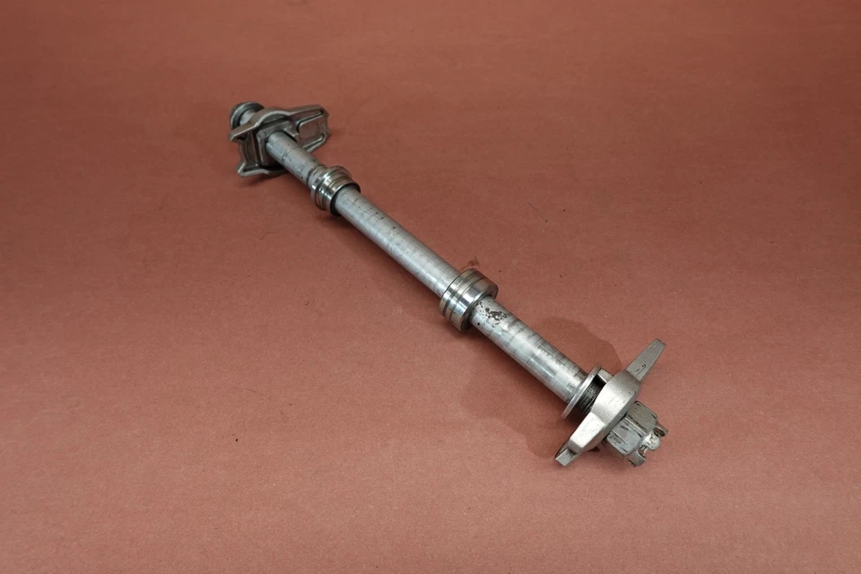 Llanta trasera Kawasaki ER650 ER-6N 2009-2011 eje trasero pivote perno Foto 3 de 4