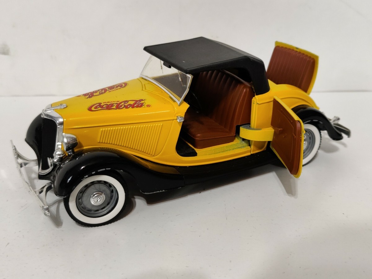 Coca-Cola  Ford V8 全長約23㎝　SOLIDO社　フランス製 Coca-Cola Ford V8 全長約23㎝ SOLIDO社 フランス製