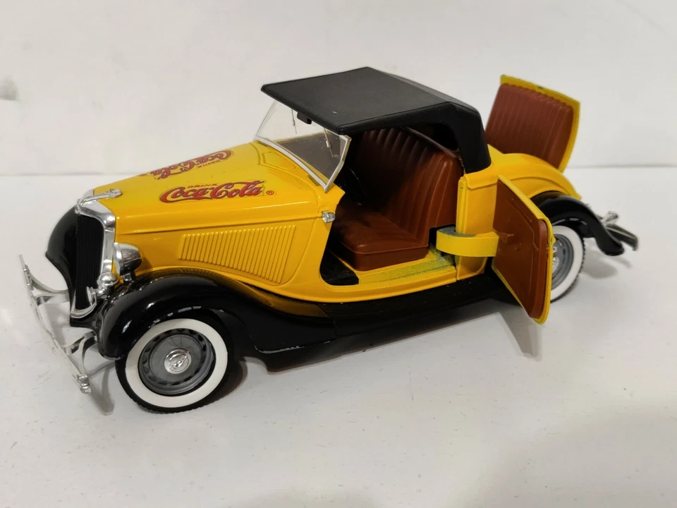 Solido 1934 Ford V8 119 CocaCola Diecast Made In France 1:19 Scale - Image 2 of 4