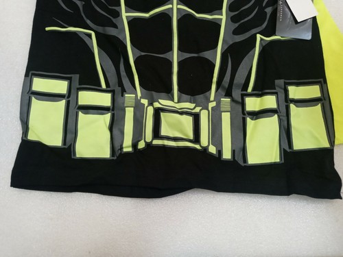 DC Comics Men's Black & Yellow Short Sleeve BATMAN Tee Shirt w/Cape **Medium** - Picture 4 of 7
