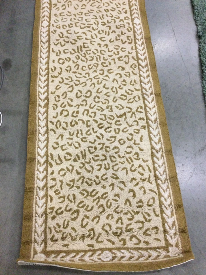 IVORY 2'-6" X 10' Flaw in Rug, Reduced Price 1172654345 HK15B-210 - Image 2 of 4
