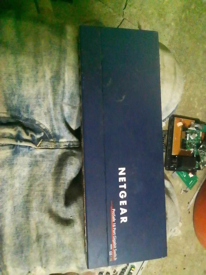 Conmutador externo de 16 puertos NETGEAR ProSafe (GS116) Foto 2 de 4