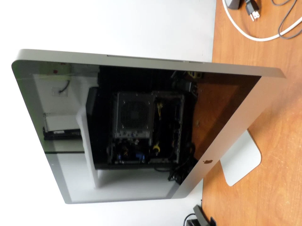 Apple iMac "Core i5" 2.66 27" (Late 2009) A1312 (EMC 2374) (For Parts or Repair) - Image 3 of 4