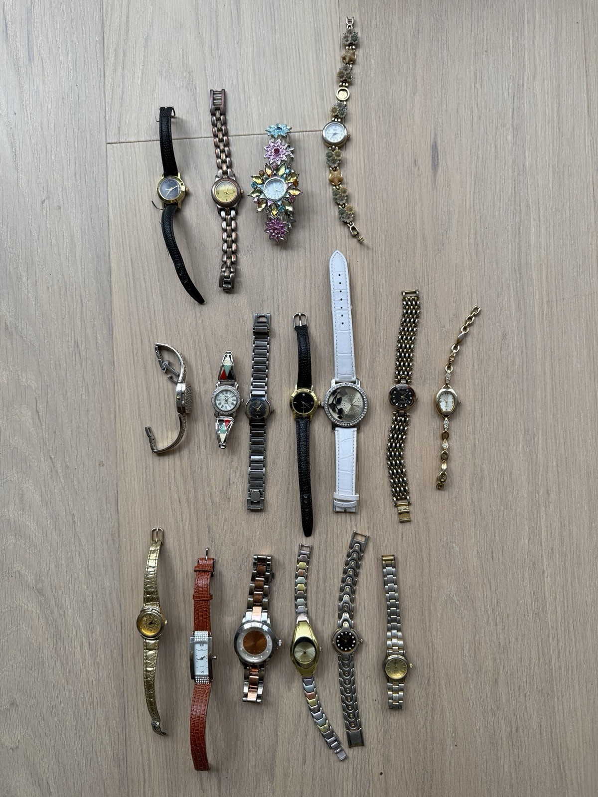 Mid Vintage 17 Watches of Century Women's Lot - VintageWatches.PK Mid Vintage 17 Watches of Century Women's Lot - vintagewatches.pk