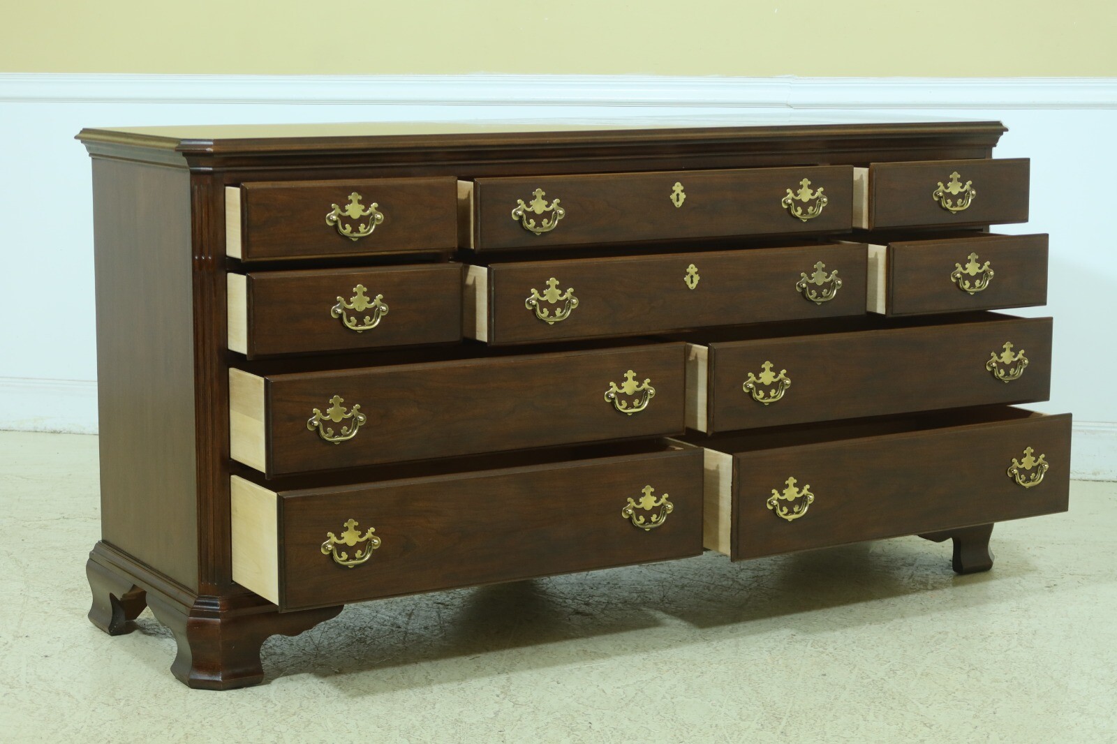 53209EC DREXEL Cherry Bedroom Dresser eBay
