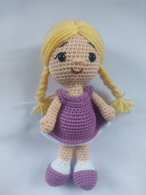 Handgefertigte Amigurumi einzelne Babypuppe - bunt, 18 cm, einzigartiges Kleid & Schuhe