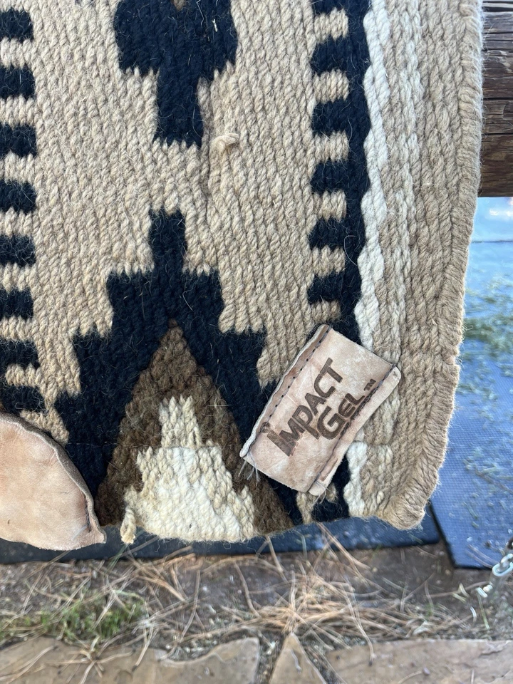 Impact Gel Woven Top Western Saddle Pad 33” Fleece Sheepskin Lining. - Image 2 of 4