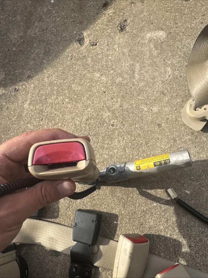 05-11 CADILLAC STS OEM DELANTERO IZQUIERDO Trasero Derecho CINTURÓN DE ASIENTO HEBILLA BLOQUEO PESTILLO Juegos Foto 3 de 4