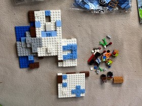 LEGO Minecraft The Ice Spikes (21131) Incomplete