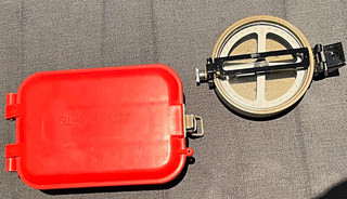 Kompass aus Kunststoff/Metall mit roter Aufbewahrungsbox No1327