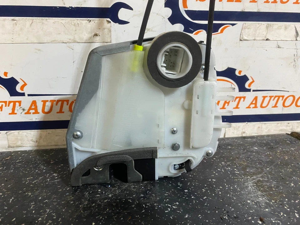 TOYOTA YARIS TR D-4D MK2 задний пассажирский левый замок защелка подлинный 2010 - Изображение 3 из 4