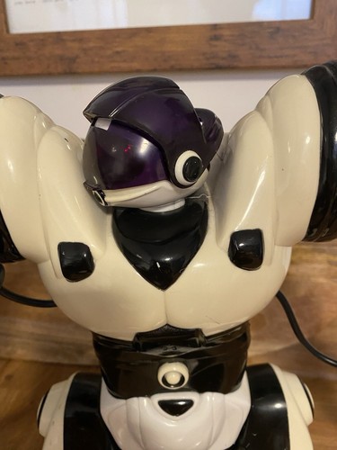Vintage WowWee 2004 Robosapien 14 Inch Remote Control Robot - Picture 2 of 15