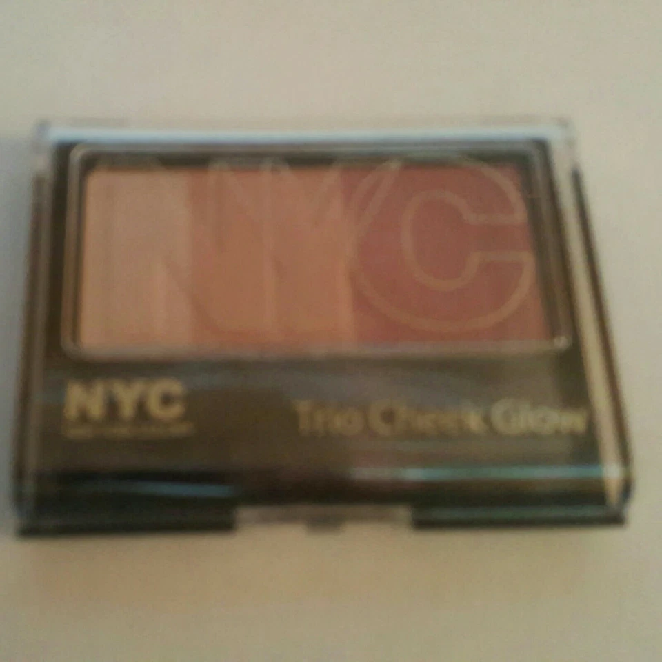 N.Y.C. / NYC Cheek Glow Trio Rubor en Polvo #659 Trío Psicodélico Foto 3 de 4