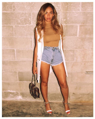 BEYONCE - 4''X5''  PHOTOGRAPH
