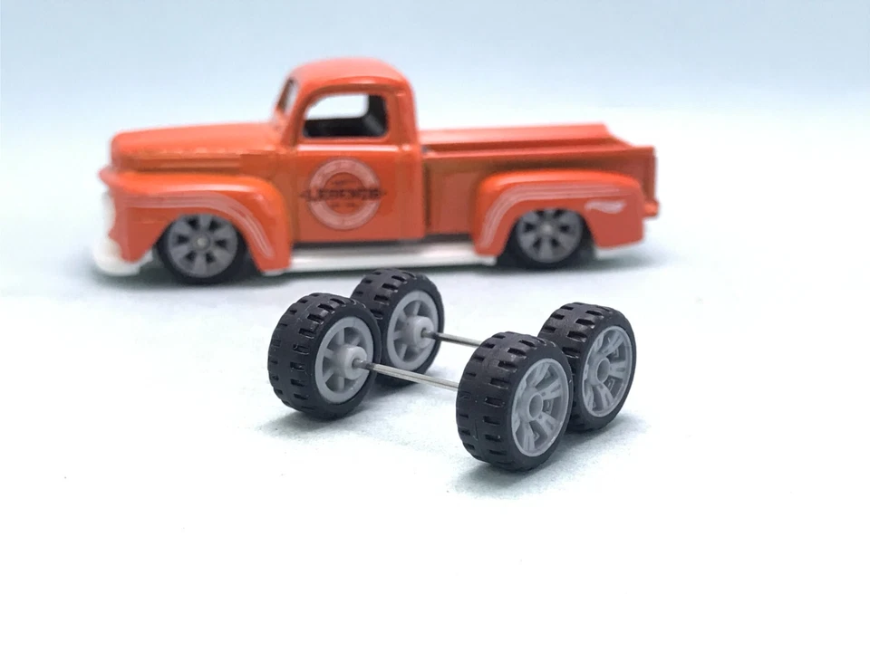 R318 Matchbox 1/64 Real Riders # 6 radios todoterreno gris, eje medio ruedas de goma Foto 2 de 4