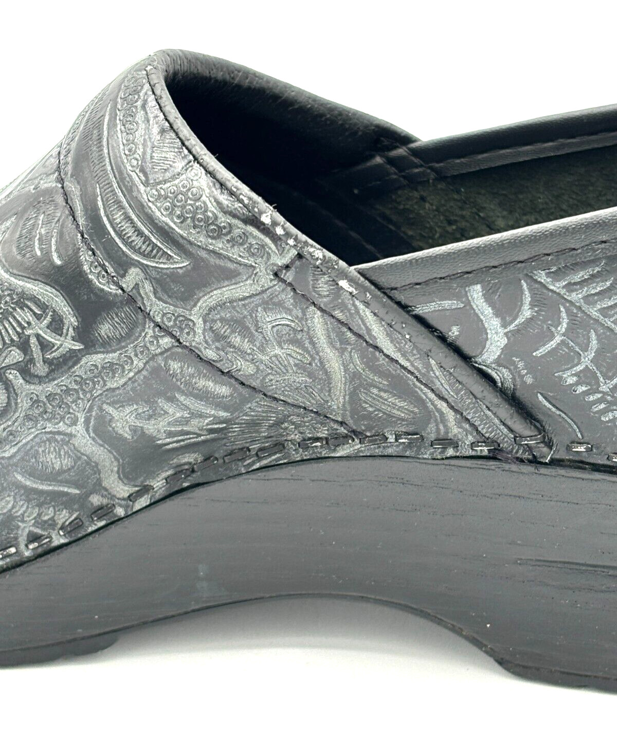 Dansko Professional Clog Black Antique Tooled Women's EU sizes 39 (US 8.5) EUC