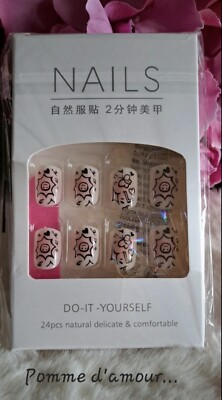 Boîte De 24 Faux Ongles Avec Dessins - Lime Et Colle Incluses - Rose Clair Et Doré - Neuf