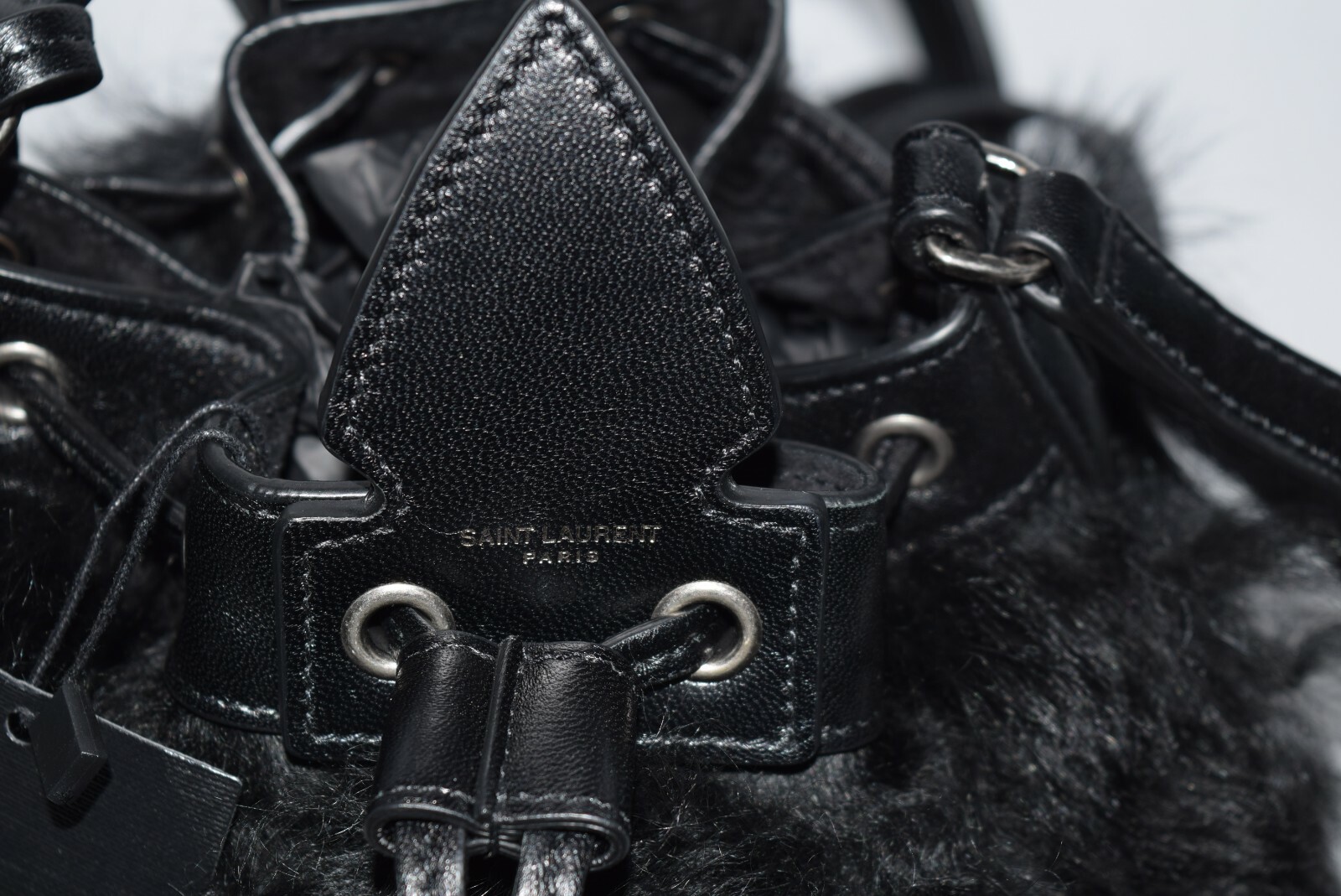 NUOVO! Borsa a secchiello YSL Saint Laurent Shearling Anja autentica $2350 tracolla nera