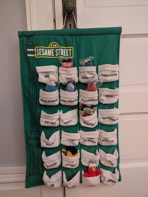 Vintage Kellogg's 1999 Sesame Street 8 Mini Beans Set With Green Wall Hanger