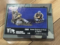 Verlinden 1/35 Fallschirmjager German Paratroopers at Break WWII (2 Figs.) 1328