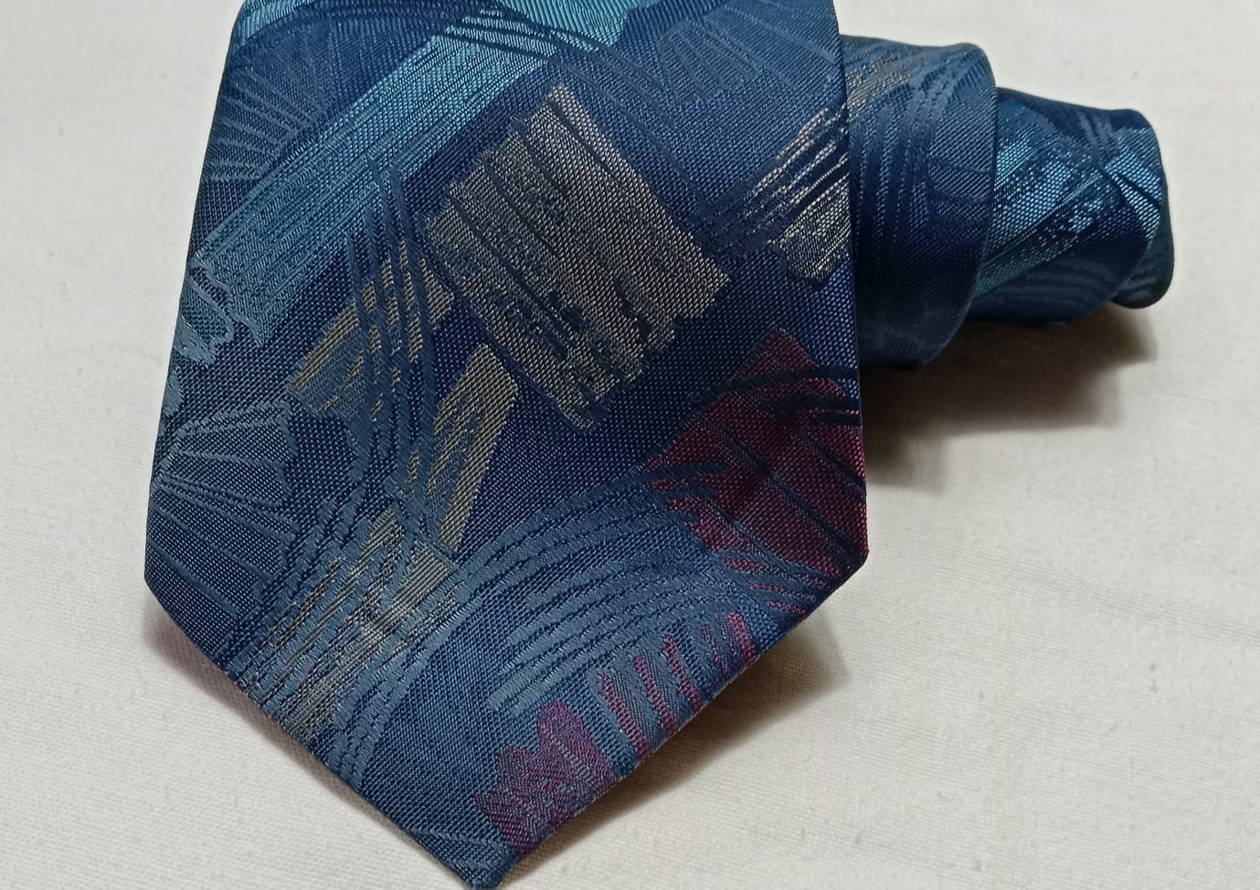 Sainsbury's Men's Abstract Geometric Tie in Blue & Red Pattern image 7