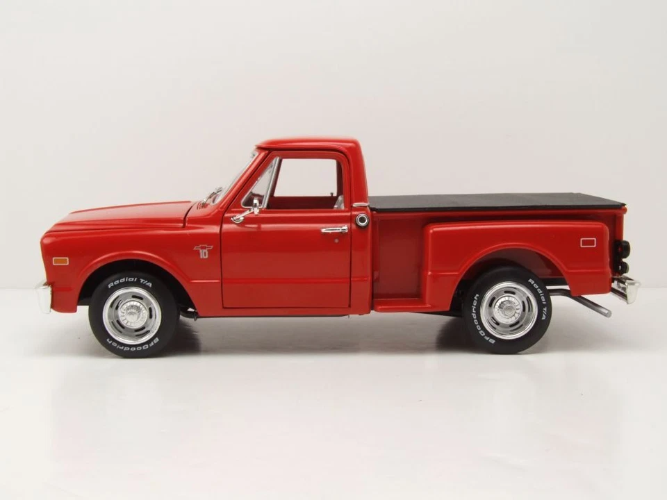Chevrolet C-10 Stepside Pick Up 1968 Rosso Modellino Auto 1:18 Auto World - Immagine 3 di 4