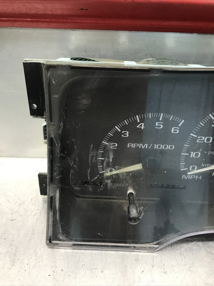 Chevrolet 1500 Suburban 1997-2000 velocímetro clúster 16176841 fabricante de equipos originales 355 k millas Foto 4 de 4