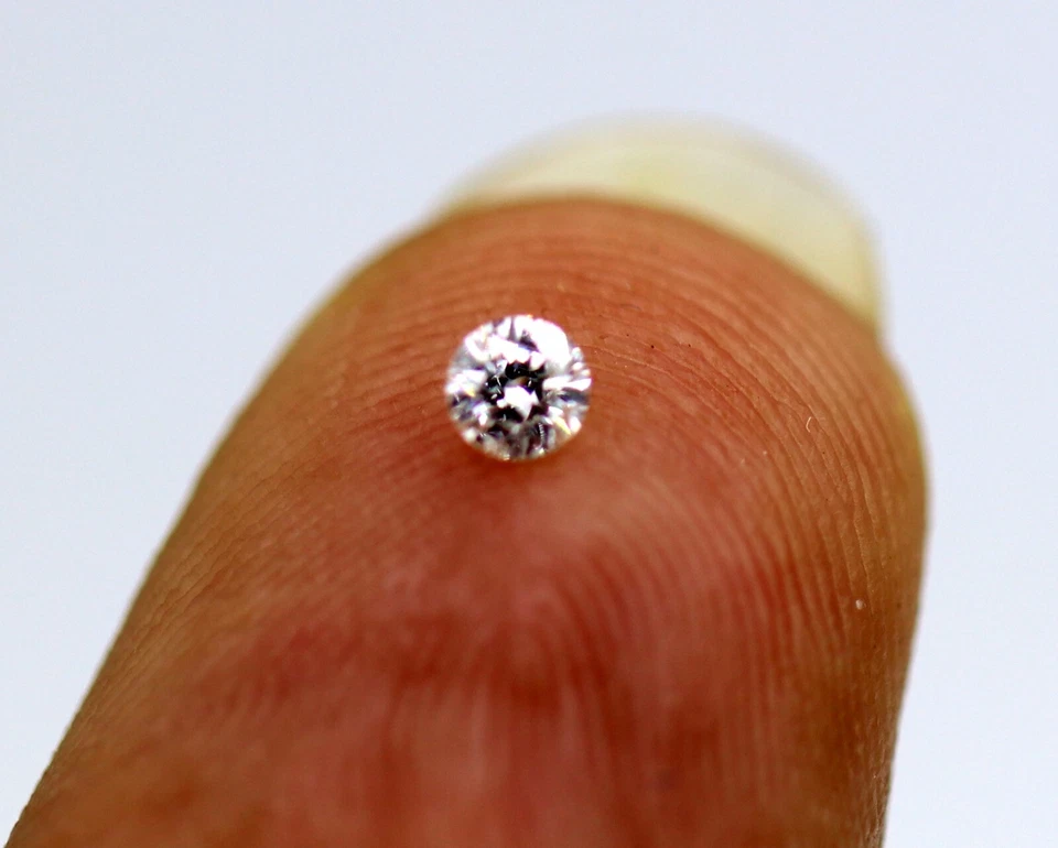 Certified 0.07 Carat G/VVS1 Grade Lustrous Natural Loose Diamond Round Cut - Image 3 of 4