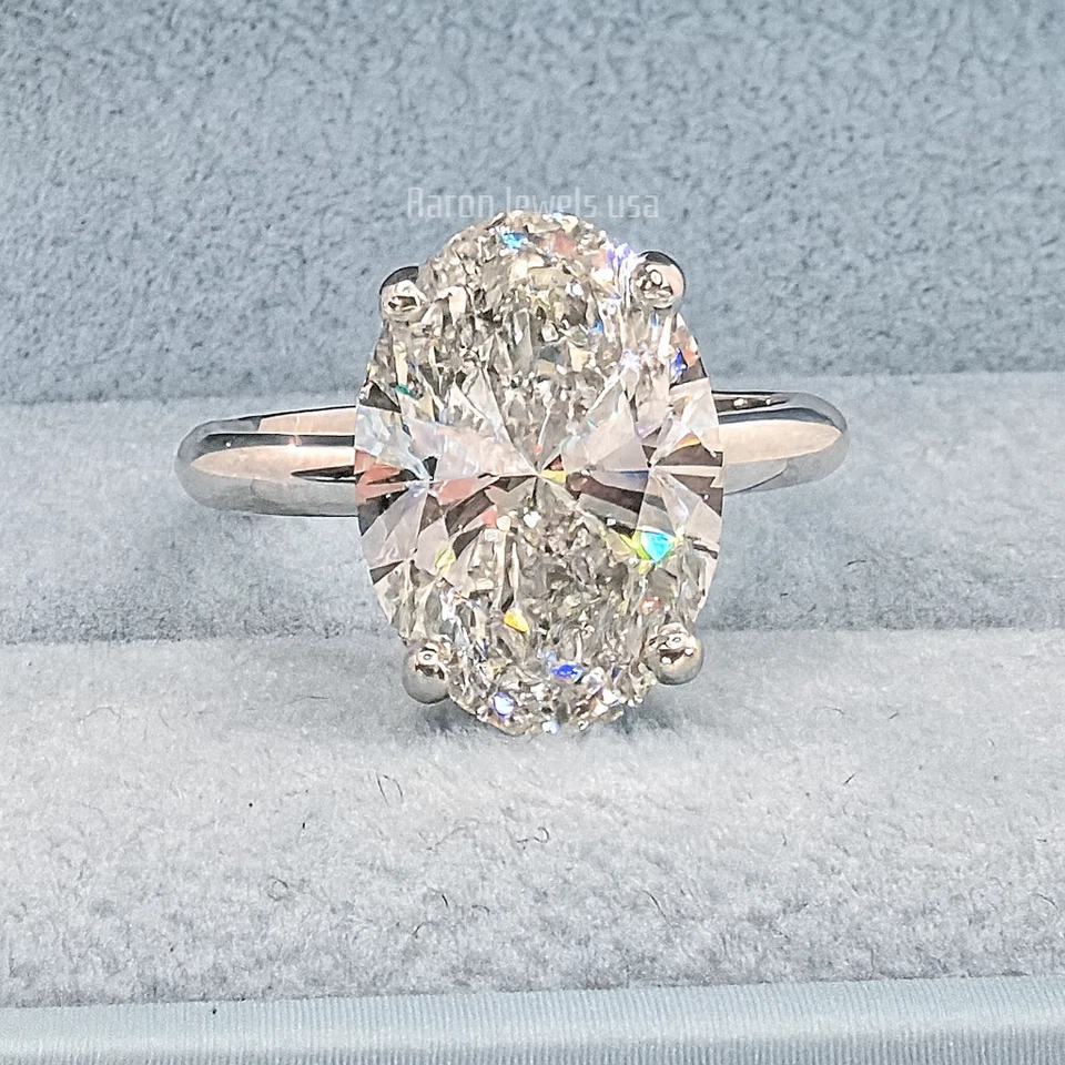 Anillo de compromiso con halo de diamantes creado en laboratorio IGI de corte ovalado de 3,50 quilates | Oro amarillo de 14 quilates Foto 2 de 4