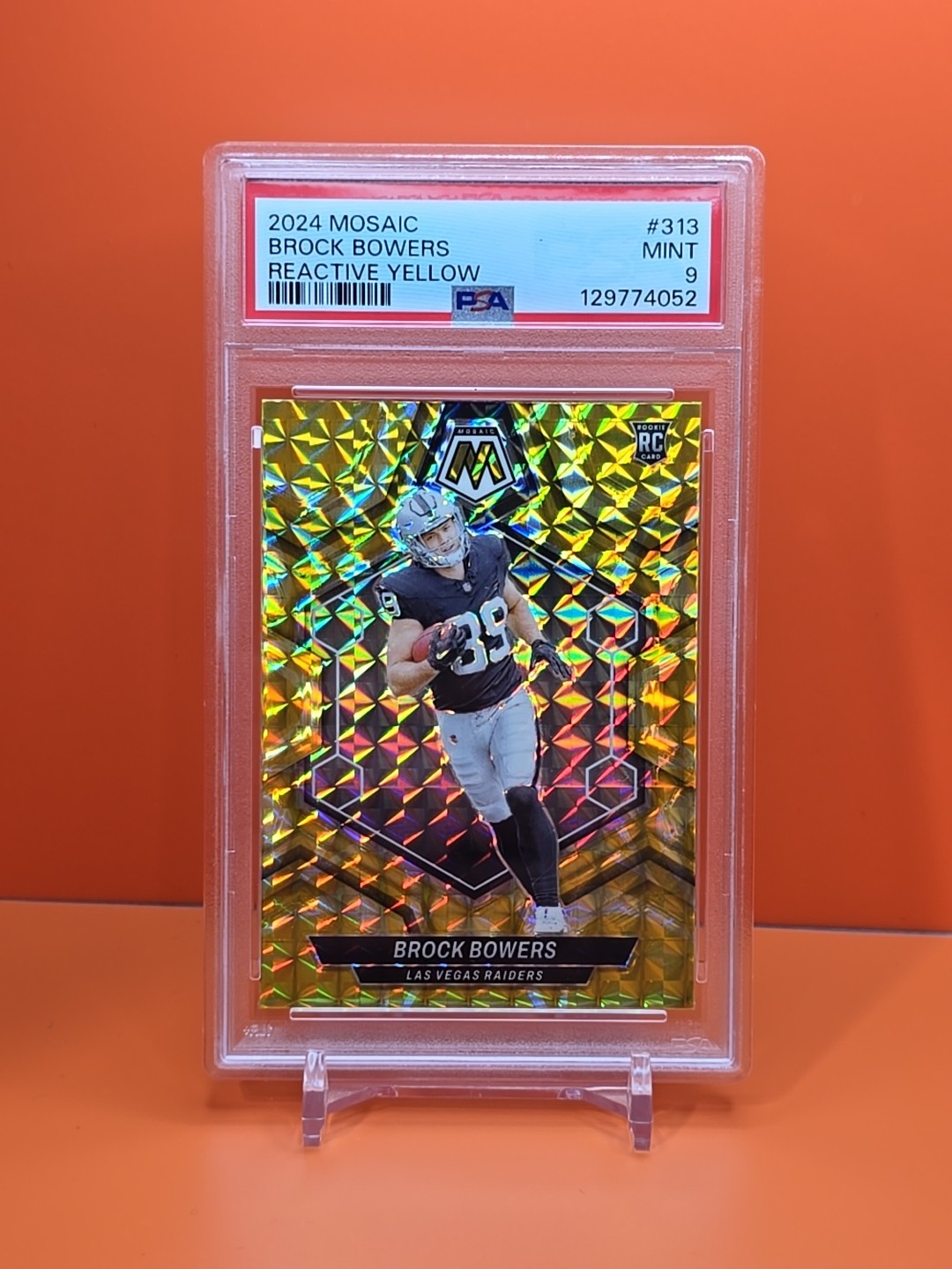 ⚫️⚪️⚫️ 2024 MOSAIC BROCK BOWERS #313 YELLOW REACTIVE PSA 9 RAIDERS ⚫️⚪️⚫️