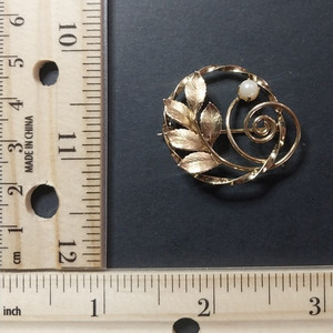 Beautiful 12K Gold Filled And Pearl Brooch Pin Jewelry