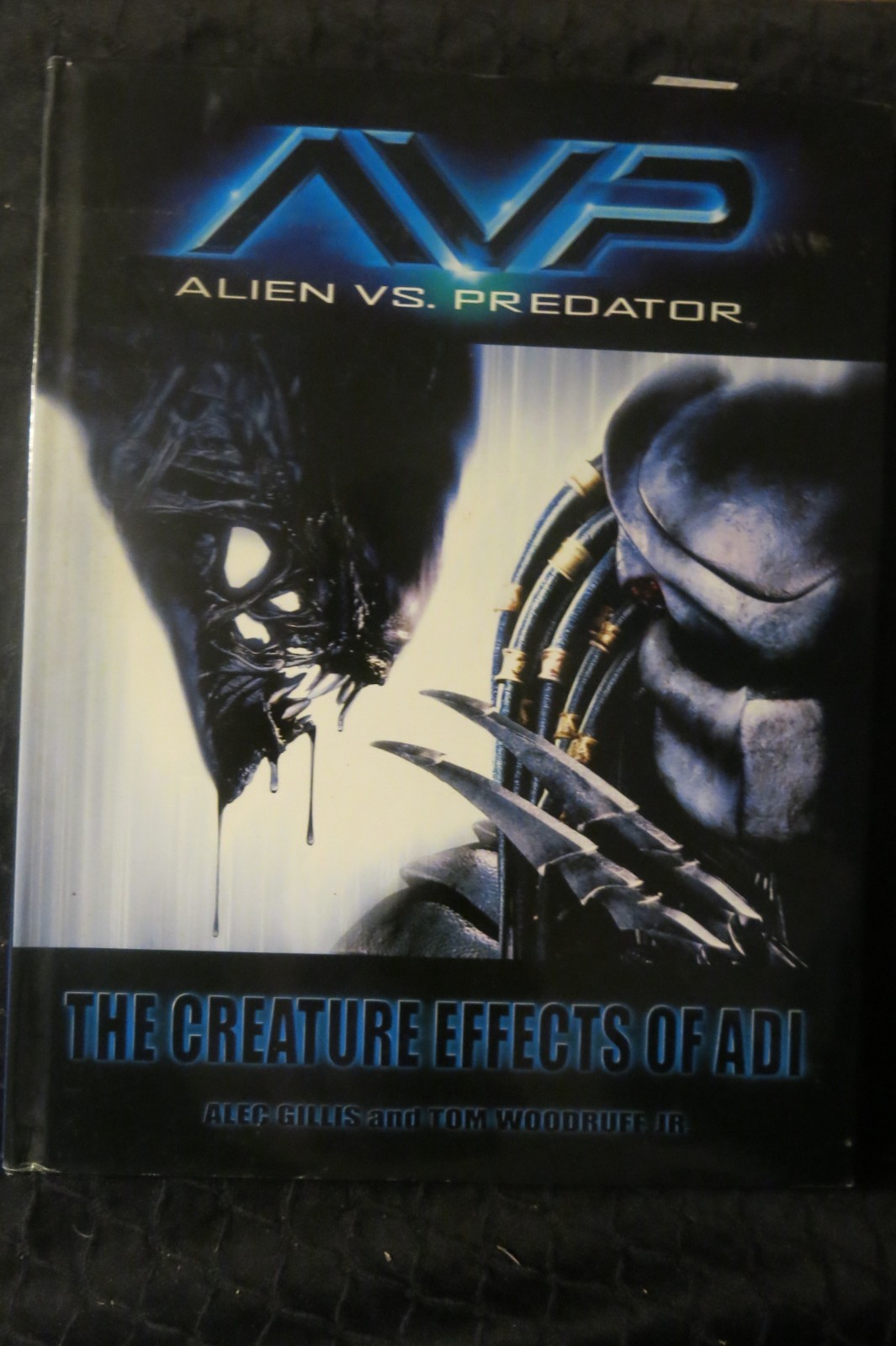 AVP ALIEN VS PREDATOR THE CREATURE EFFECTS OF ADI  Alec Gillis & Woodruff SIGNED