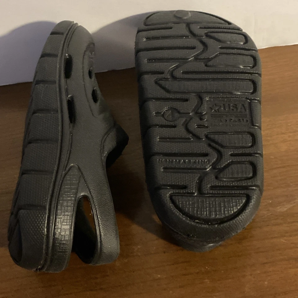 Infant Slip On Crock Like Shoes. - Image 3 of 4