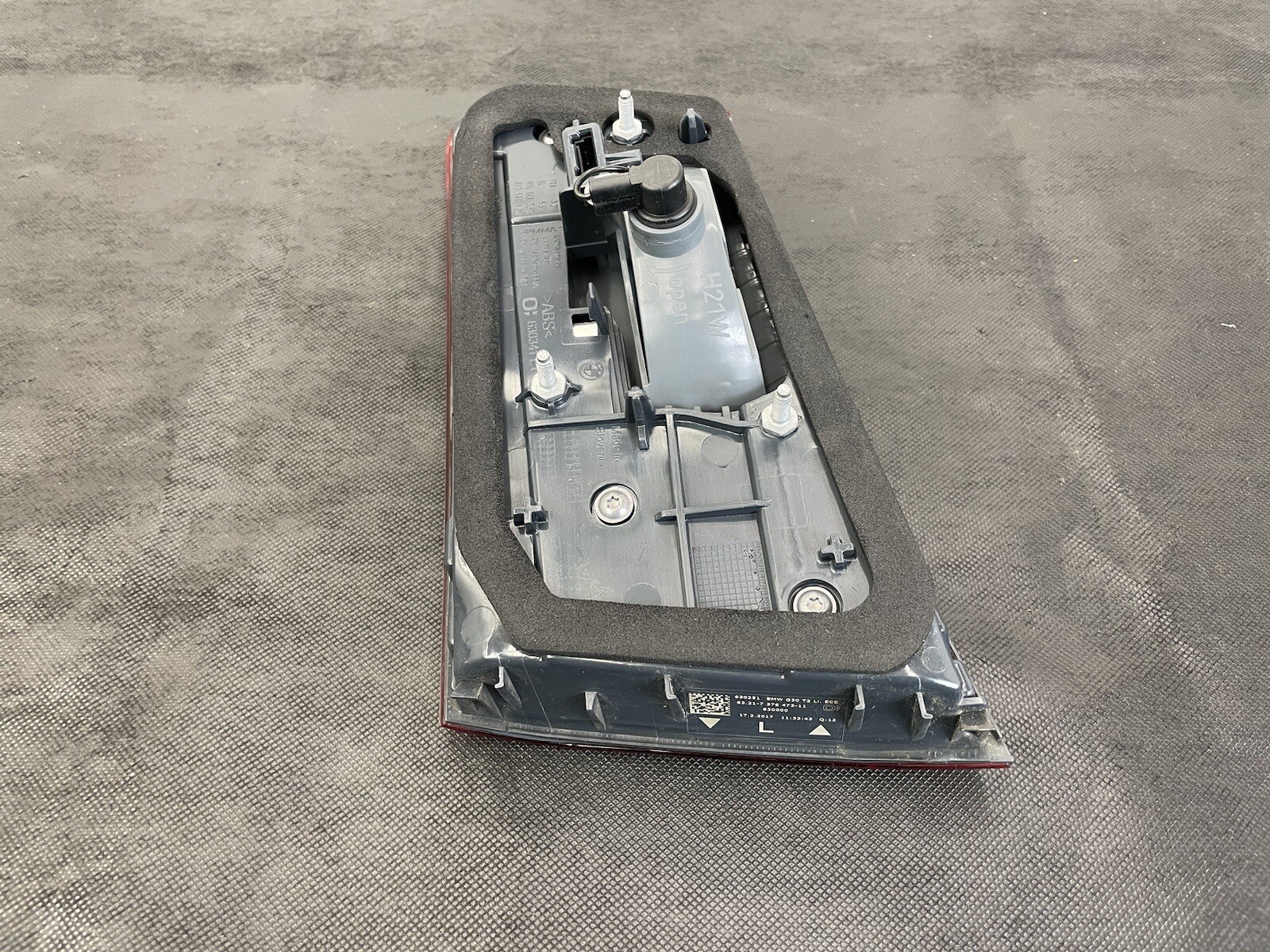 Original BMW 5 F90 M , G30 Rear light in trunk lid, left 