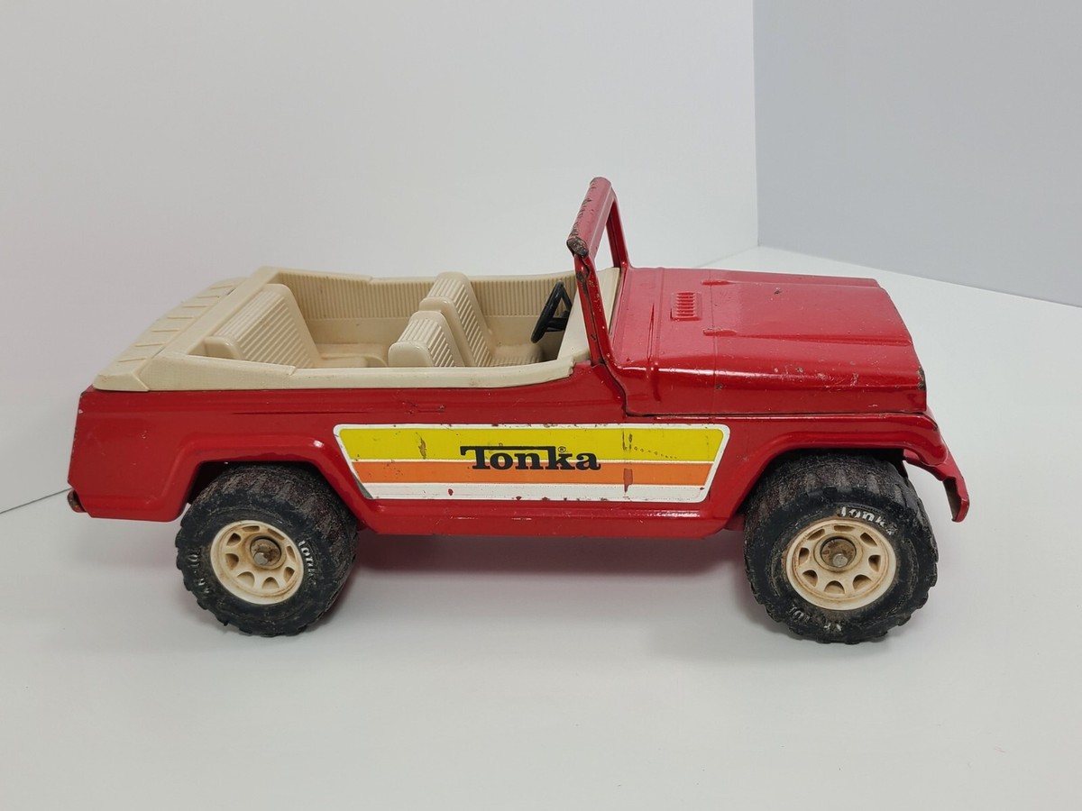 Vintage TONKA USA Pressed Steel Red Jeep Jeepster Model 53122 14