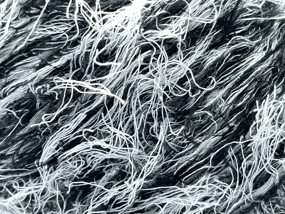 Hilo de pestañas de mezcla de algodón #70909 hielo voluminoso blanco y negro imitación piel 50 gr 54yds Foto 3 de 4