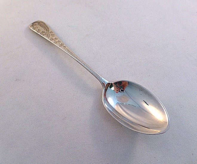 Cuchara inglesa Sheffield 1899 decorada esterlina corte británico en caja-6 3/8" Foto 2 de 4