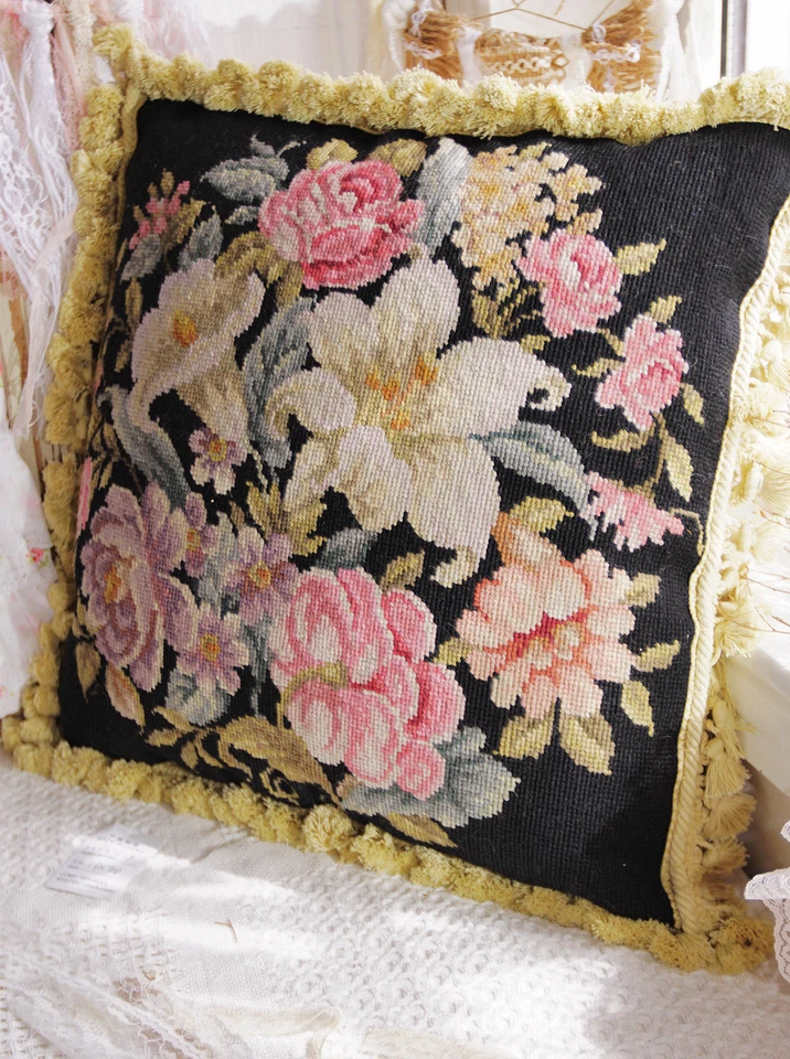 Almohada de punta de aguja decorativa de lana floral hecha a mano de 18" diseño francés Aubusson Foto 2 de 4
