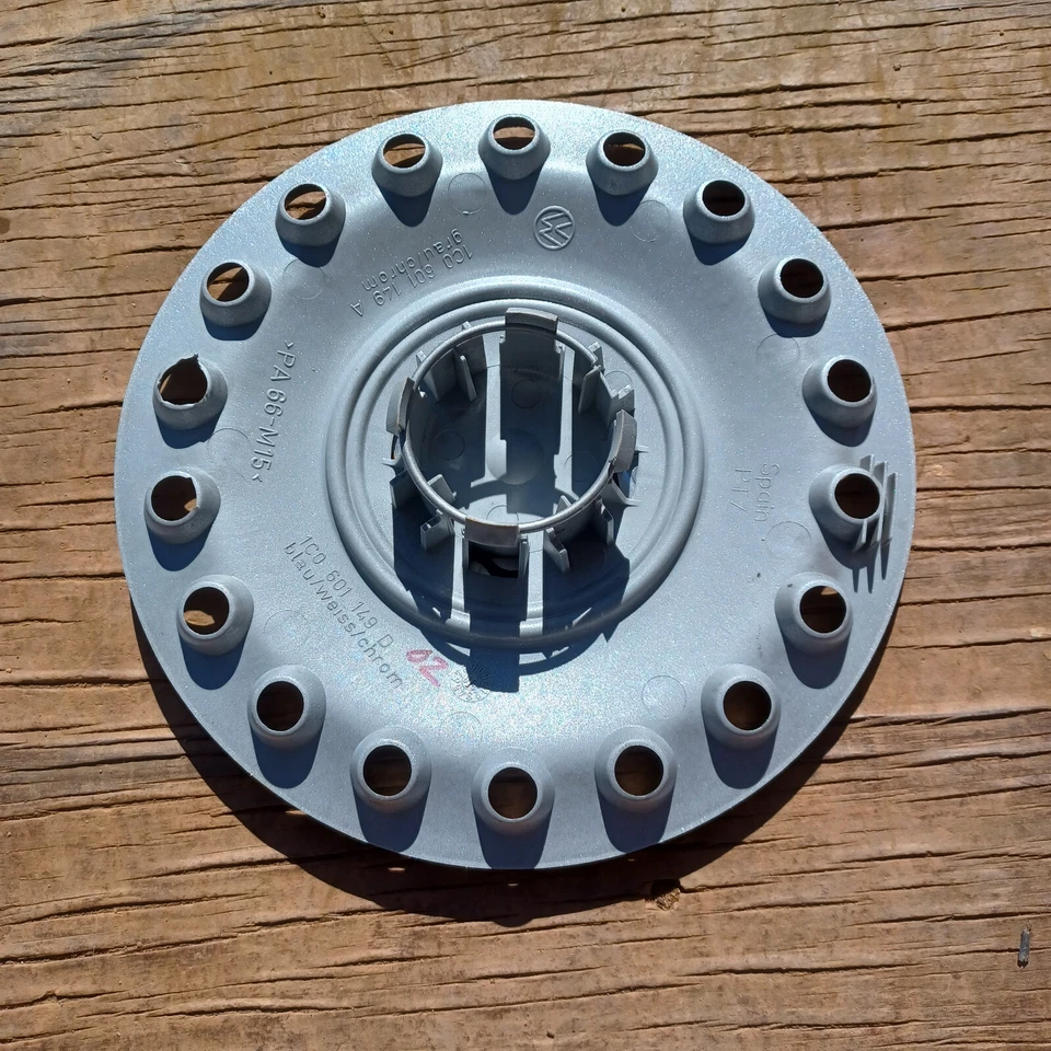 Tapa central VW Volkswagen Beetle, logo azul, 1998-2005 parte # 1C0 601149 D 02 Foto 3 de 3