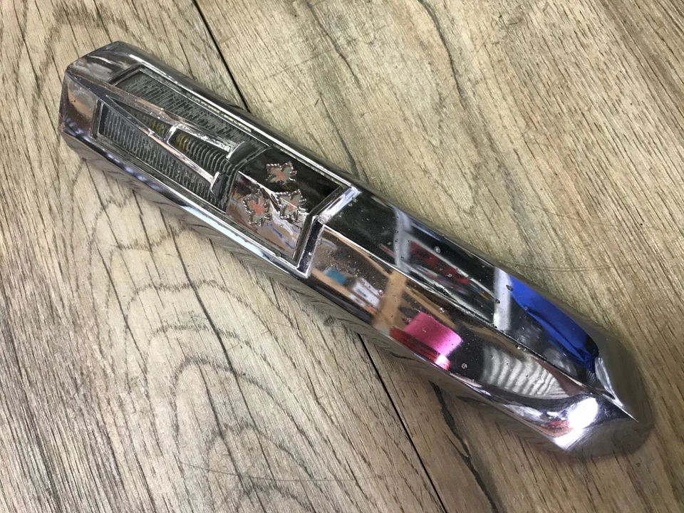 1964 64 PONTIAC BEAUMONT ACADIAN USED GM GRILL CENTER ORNAMENT RARE - Image 4 of 4