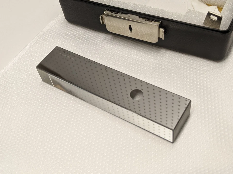 Placa de retícula de calibración estenopeica de cuarzo cromado Leitz Wetzlar 060-680-090-000 Foto 3 de 4