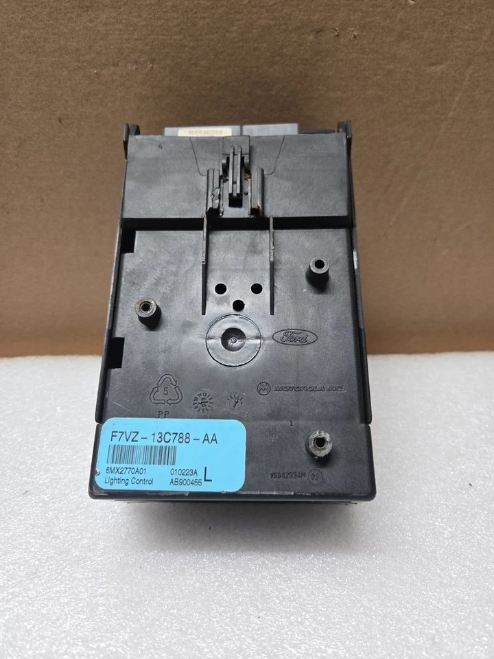 Модуль управления освещением 1995-1996 Lincoln Town Car LCM Grand Marquis F7VZ-13C788 - Изображение 2 из 4