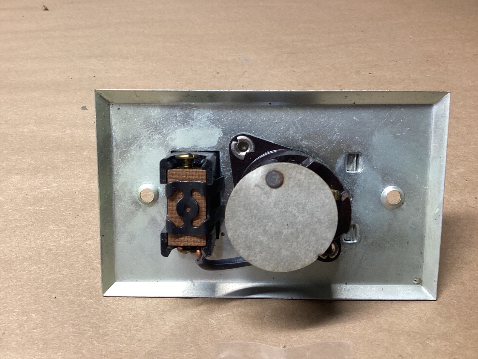 CEFCO CSW BOX COVER UNIT FUSE HOLDER 125VAC 15 AMP MAX #108J118*CO