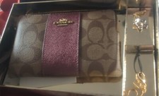 New COACH Signature Corner Wristlet Metallic Wine Charms LeatherWallet Khaki Box