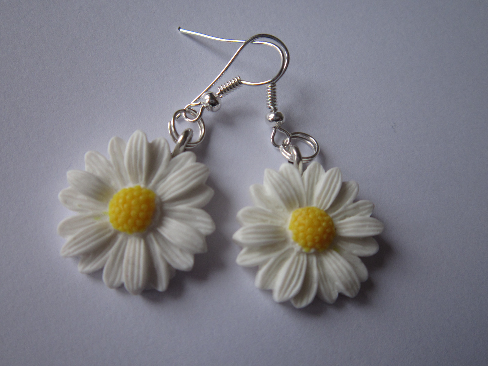 Drop / Dangle Earrings White Daisies Daisy Flowers Silver Plated